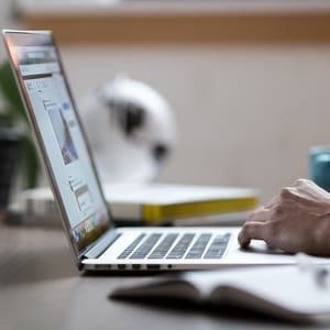 Investigación electoral investiga y no andes en las tinieblas portátil