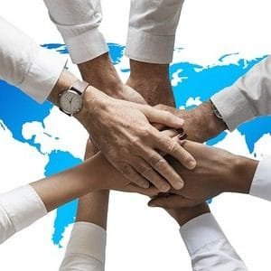 no hay equipo de campaña manos entrelazadas